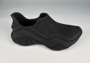 The plan is to deploy 2,000 3D printers for footwear research and production. Xinbochuan PEBA and other super elastic materials have been selling well.